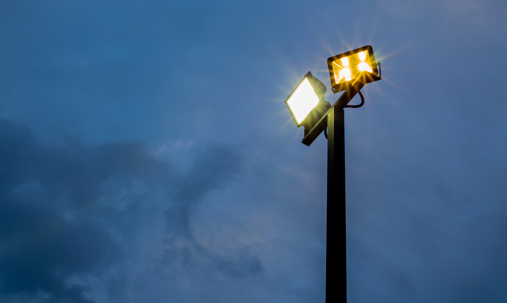 Освещение улицы светодиодными прожекторами